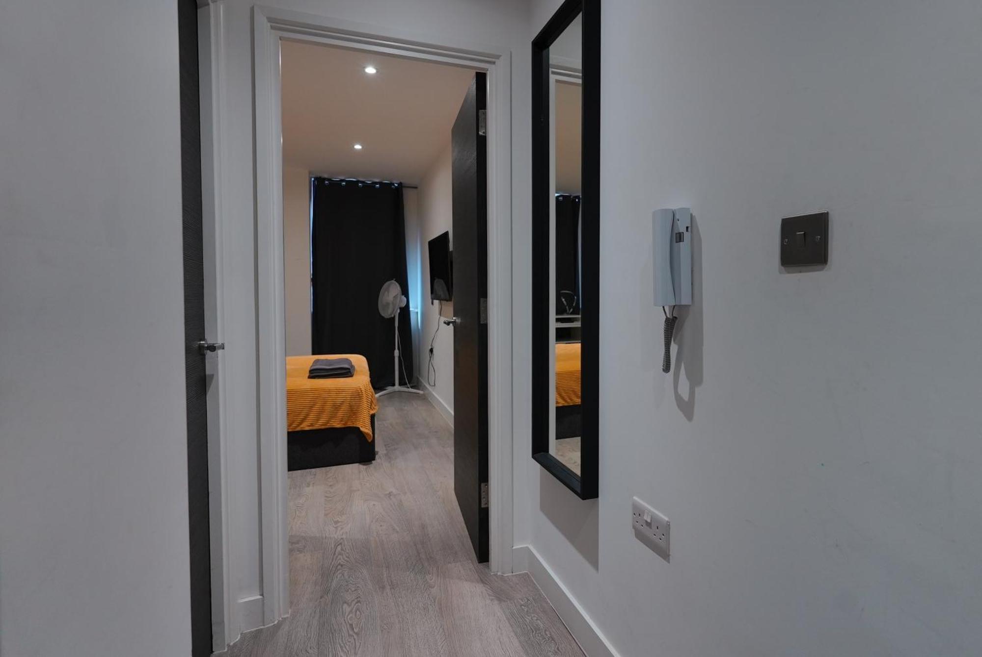 Smart Apartment Close To Watford Atria And Station Екстериор снимка